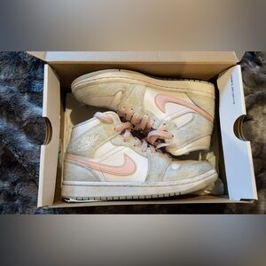 Jordan 1 size 6.5 woman’s great condition!!